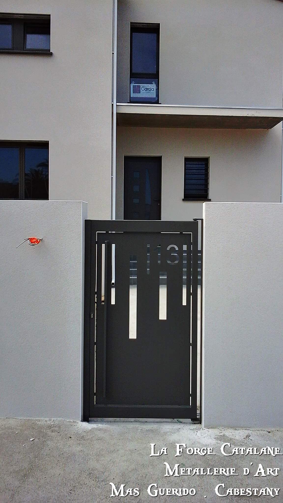 portillon decoupe laser fer rectangles verticaux forge catalane.jpg